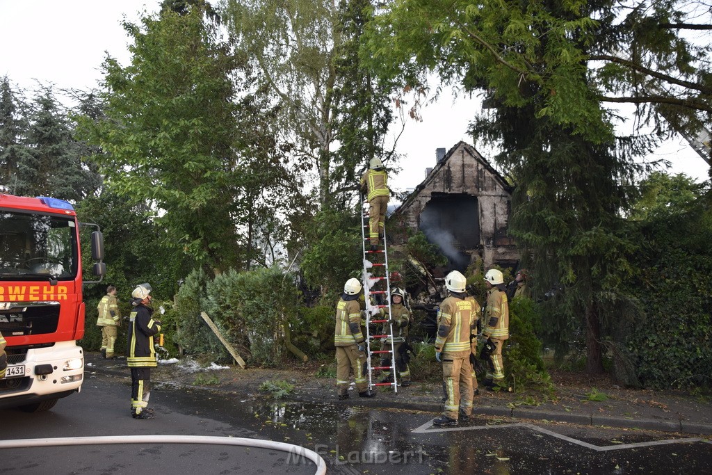 Grossfeuer Einfamilienhaus Siegburg Muehlengrabenstr P0842.JPG - Miklos Laubert